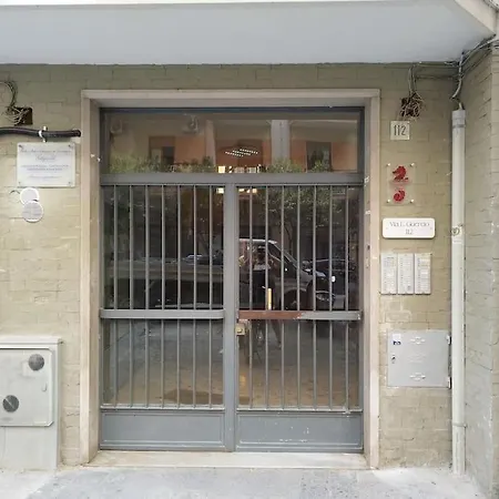 Hippocampus Apartment